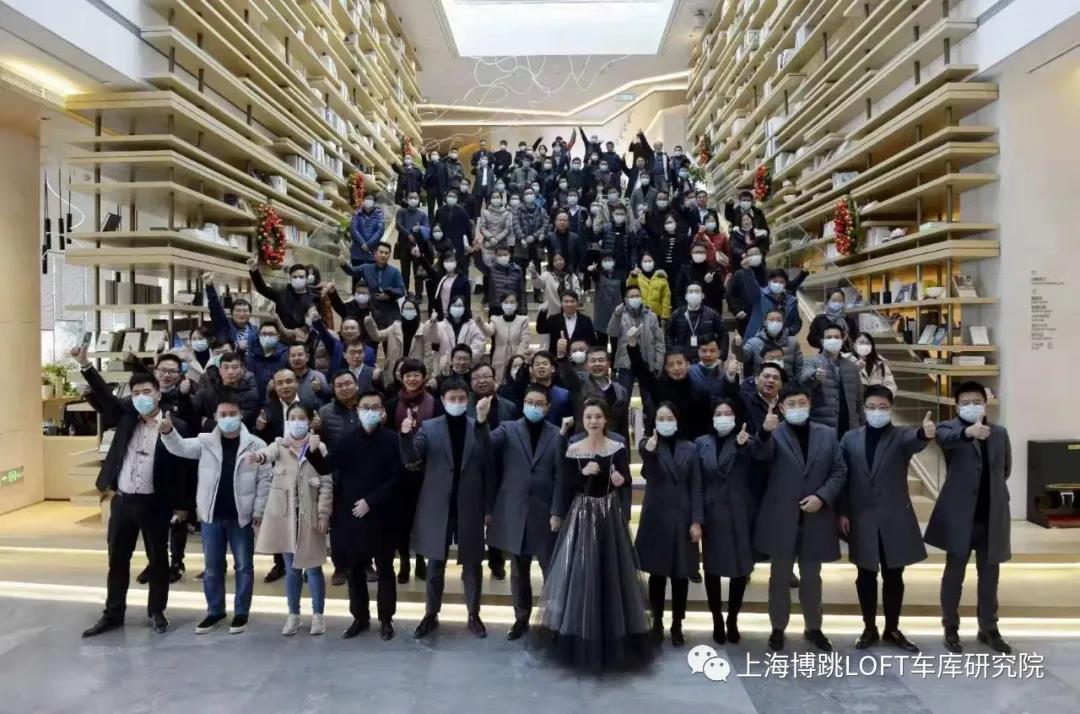 静海全国一百多人在华侨城汉口道6号参观研讨LOFT专利车库技术！